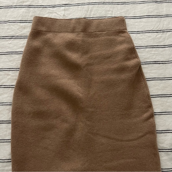 NWOT Aritzia wool pencil skirt